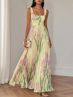 Maxi dress with pleated design and floral pattern sleeveless square neckline