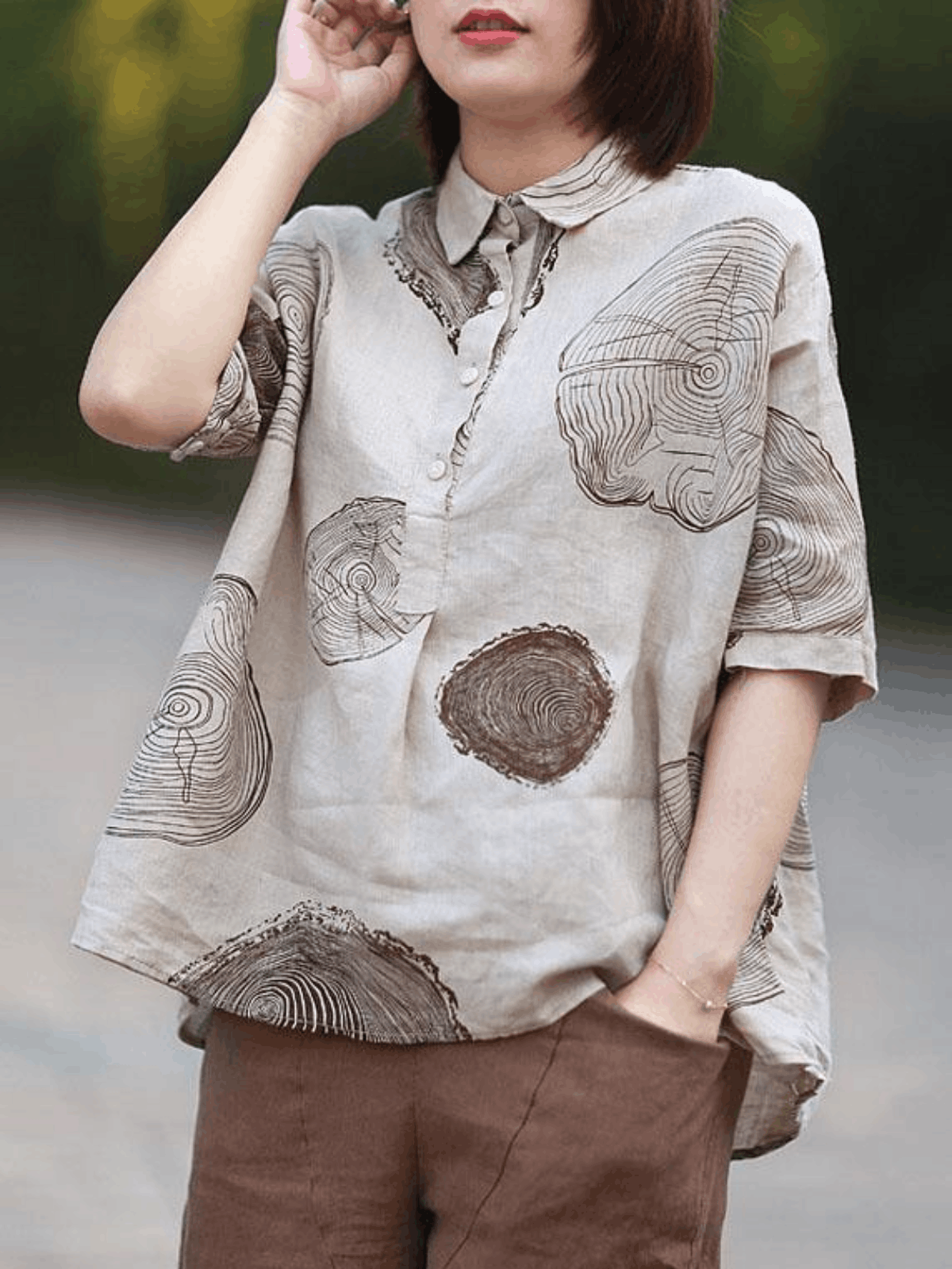 Blouse with peter pan collar print and half sleeves